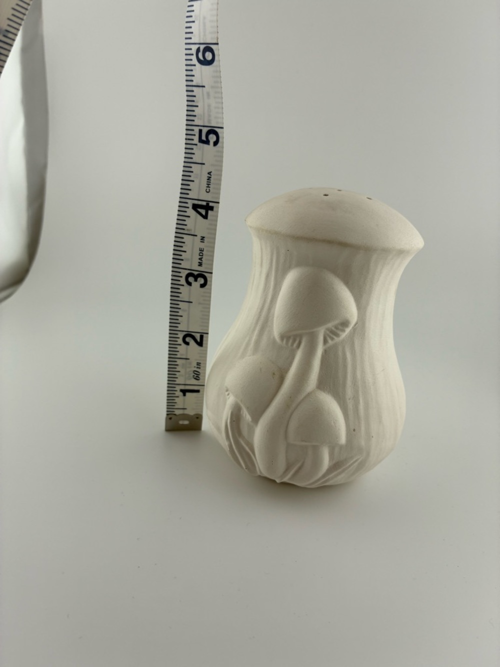Vintage‎ White paintable Ceramic Mushroom Salt and Pepper Shakers - Set of 2 - Picture 6 of 6